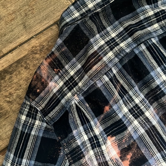 Custom bleach tie-dyed Flannel - Picture 8 of 8